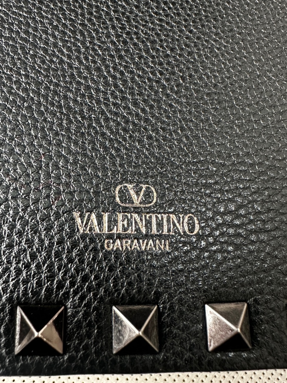 Valentino Garavani Grained Calfskin Rockstud Hobo Shoulder Bag Black - Picture 4 of 14
